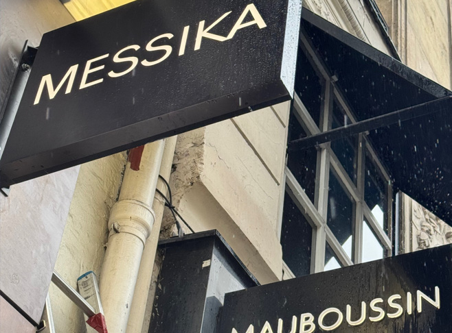 Installation enseigne drapeau